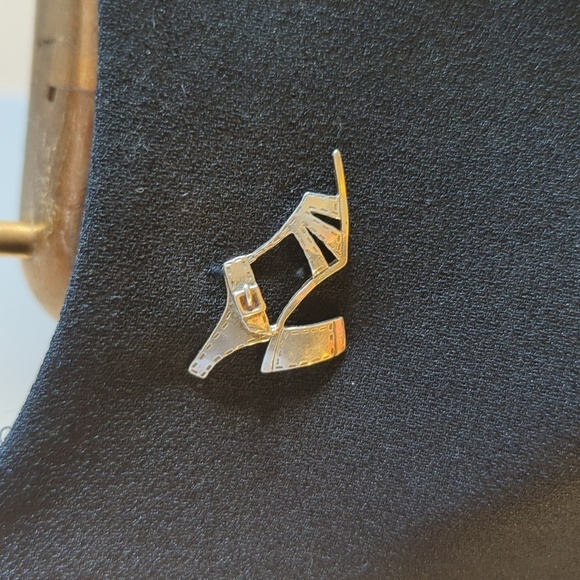 Silver Shoe Sandal heels pin brooch - Picture 3 of 5